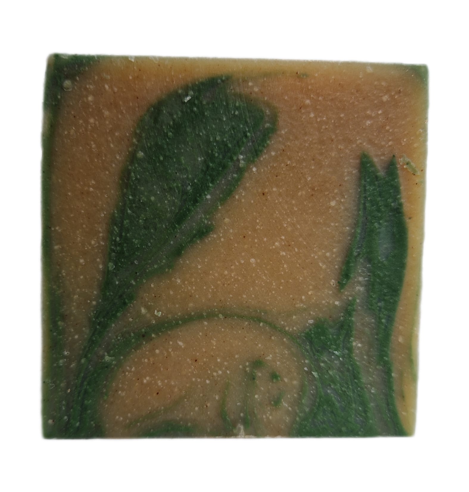 Vierkante zeepbar, lichtbruin en groen gemarmerd van kleur.