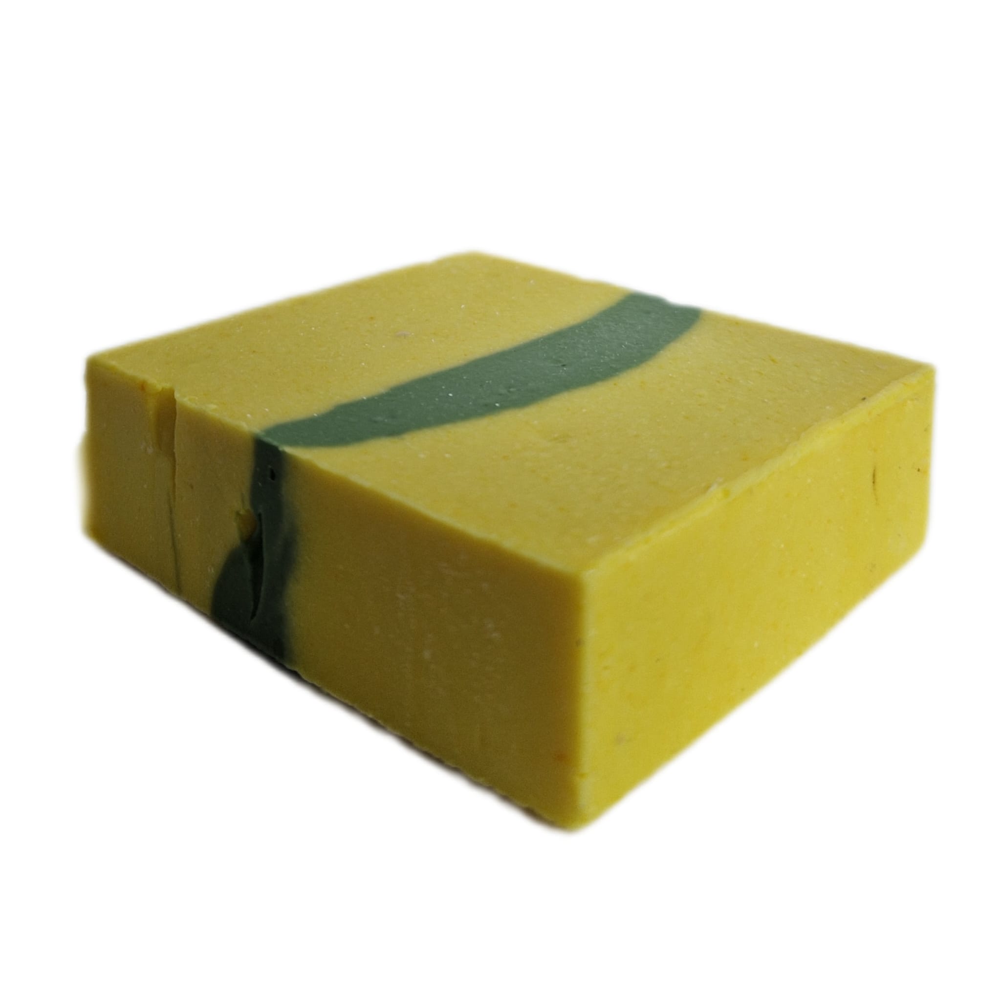 Vierkante zeepbar van opzij gezien, die schuin gedraaid ligt. Geel van kleur met een groene streep in het midden.